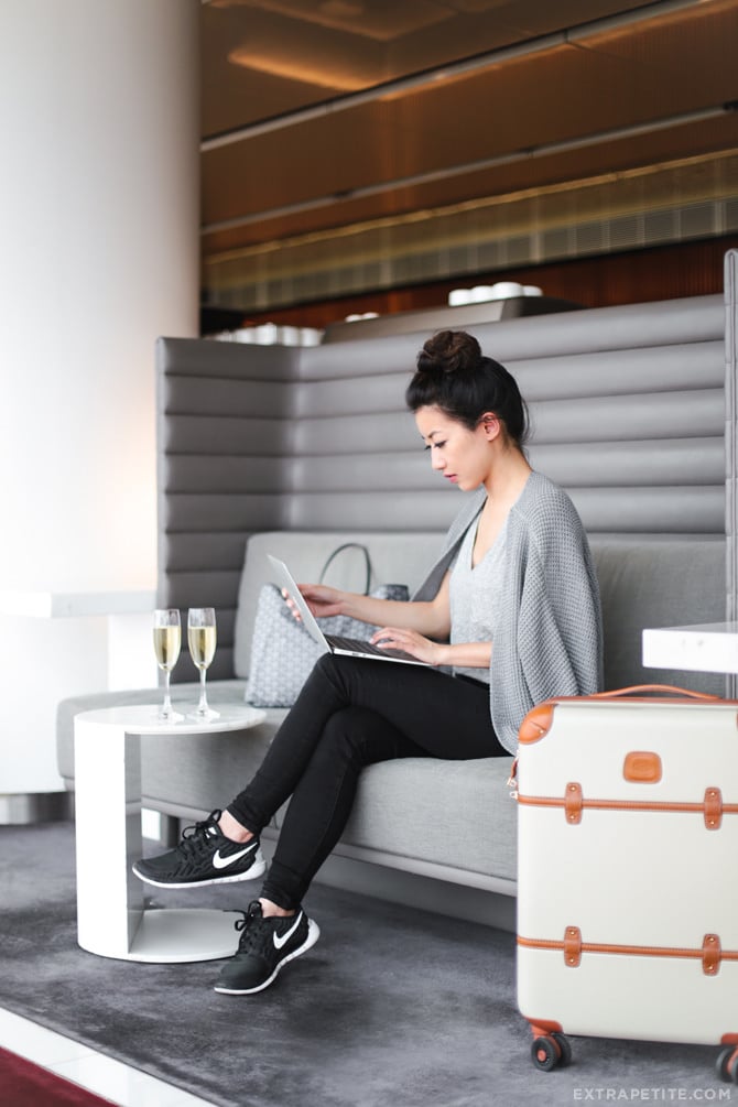 airplane travel outfit cathay pacific hong kong lounge