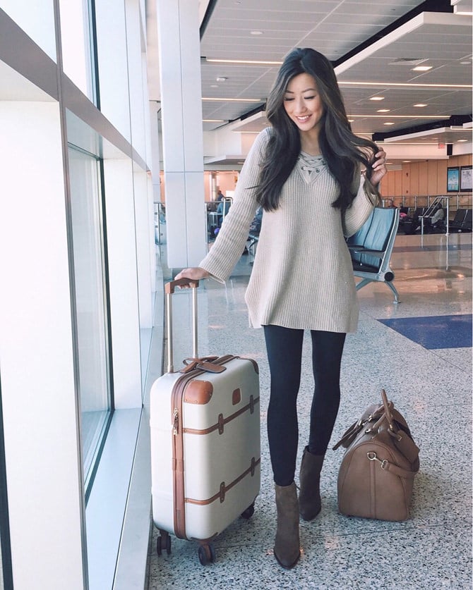 airport travel outfit tunic sweater leggings