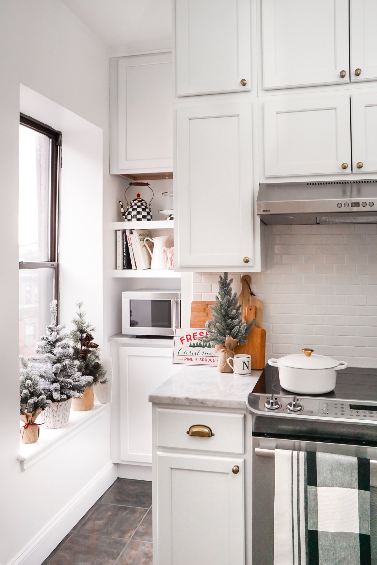 white christmas holiday kitchen decor