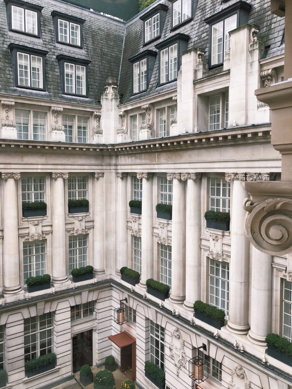 rosewood london hotel courtyard