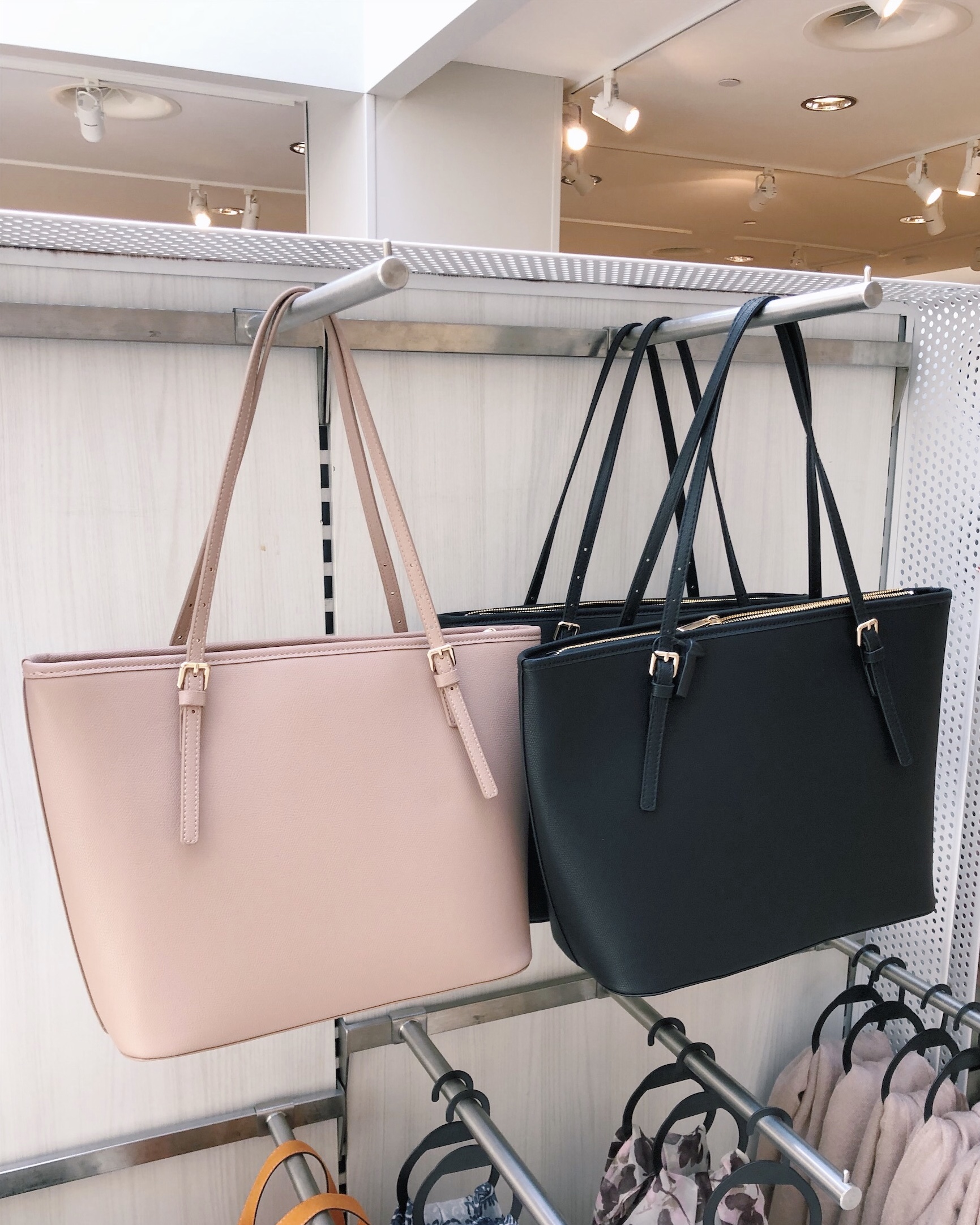 zippered work tote bags that fit a laptop