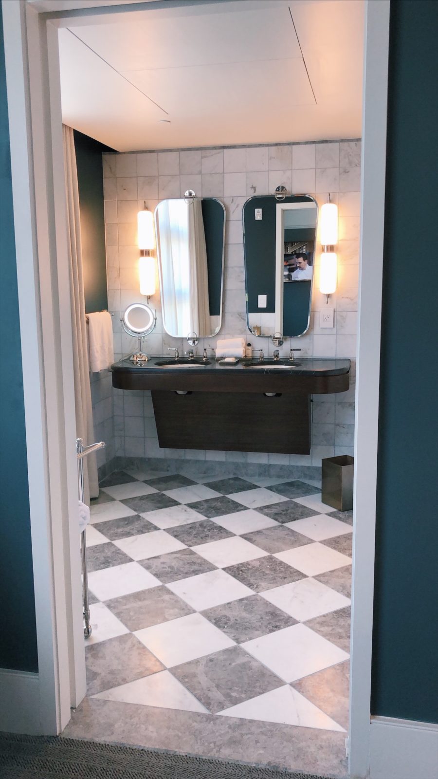 perry lane hotel savannah georgia suite bathroom