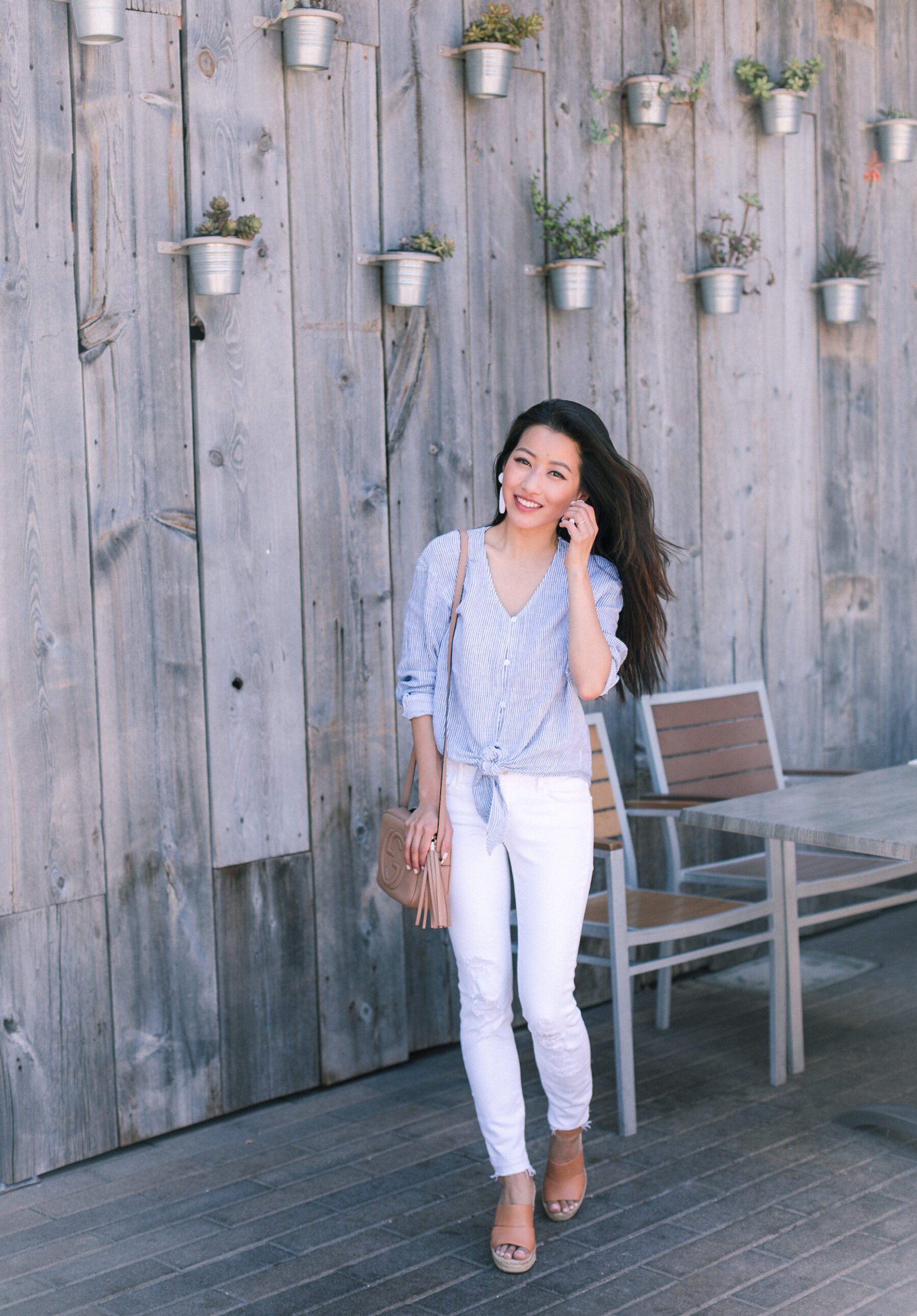 Boston style blogger, Extra Petite shares a look at comfortable and practical Spring sandals in small sizes. Three shoe options sizes 4-13.