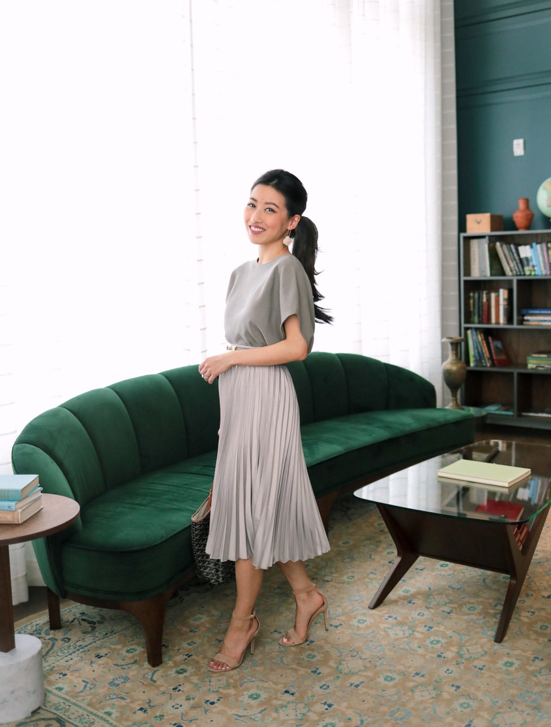 asian fashion blog pleated skirt uniqlo top petite style