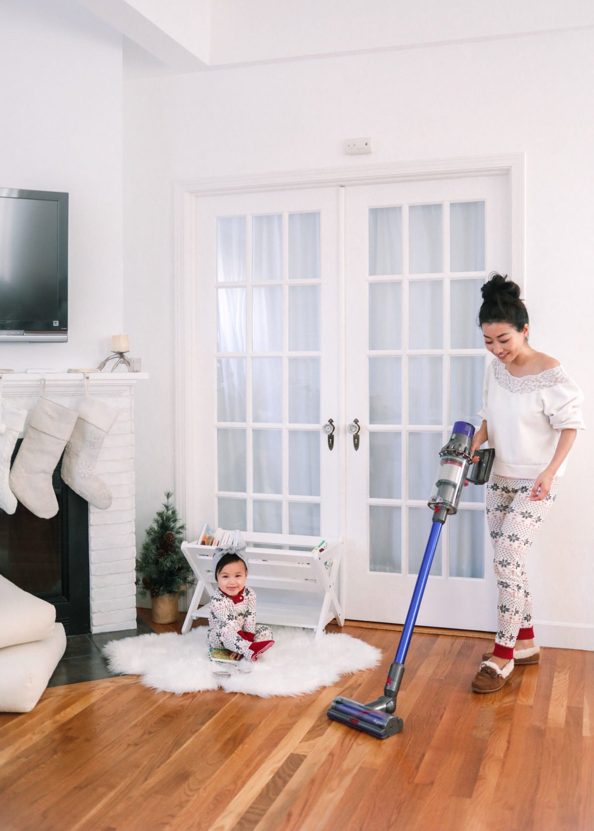 dyson v10 vacuum black friday sale