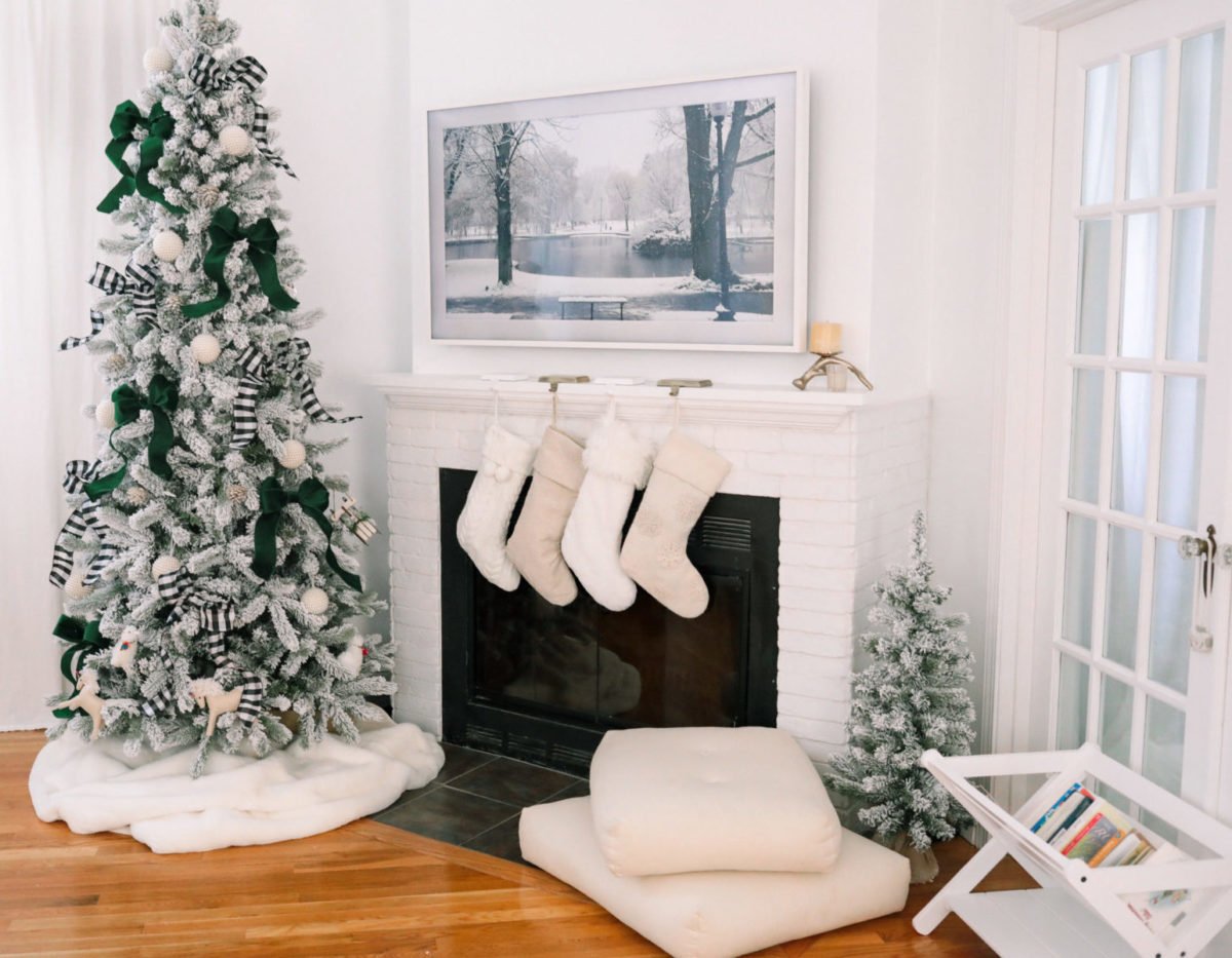 DIY holiday decorations velvet bow tutorial