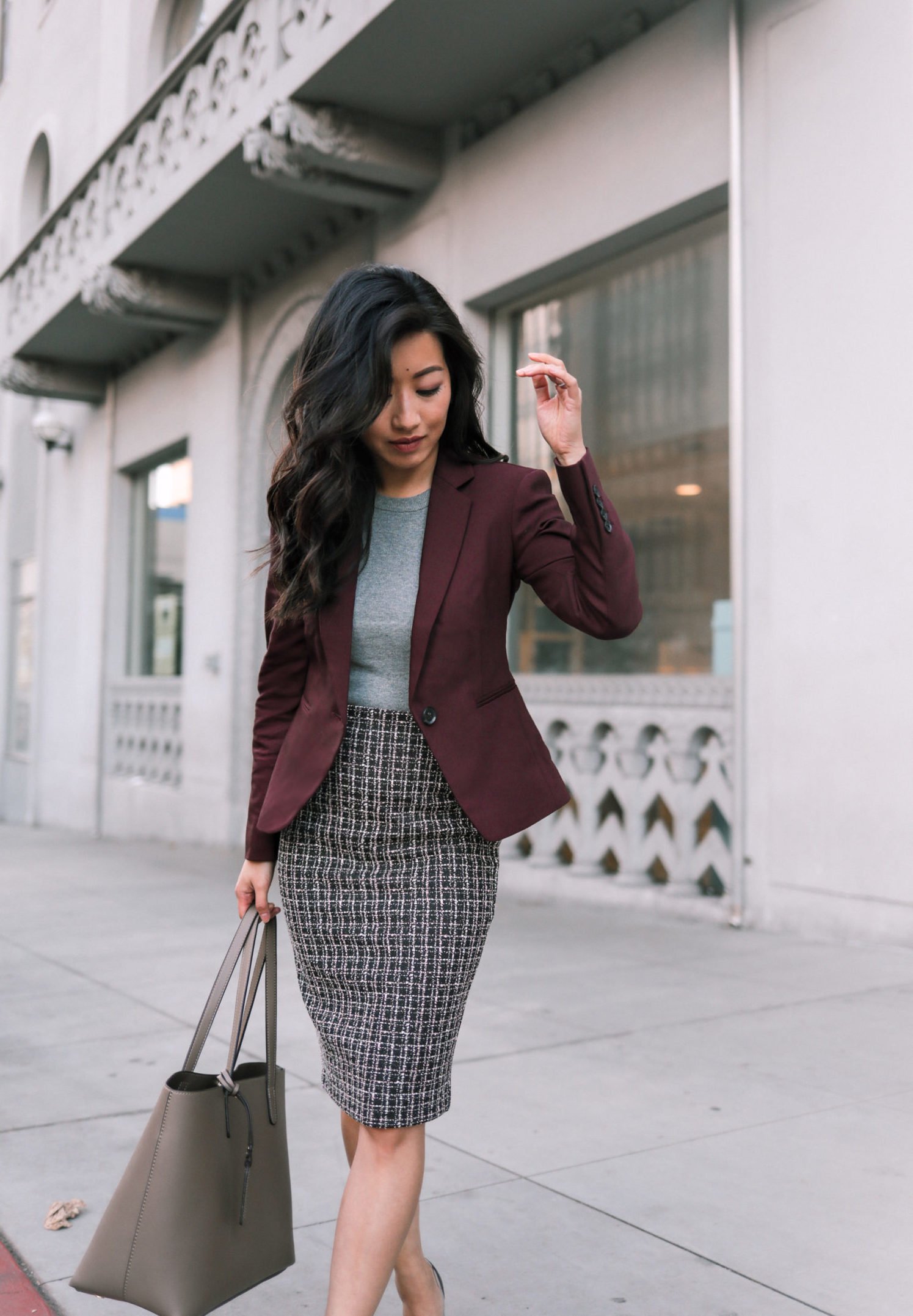 work outfit inspiration office laptop tote