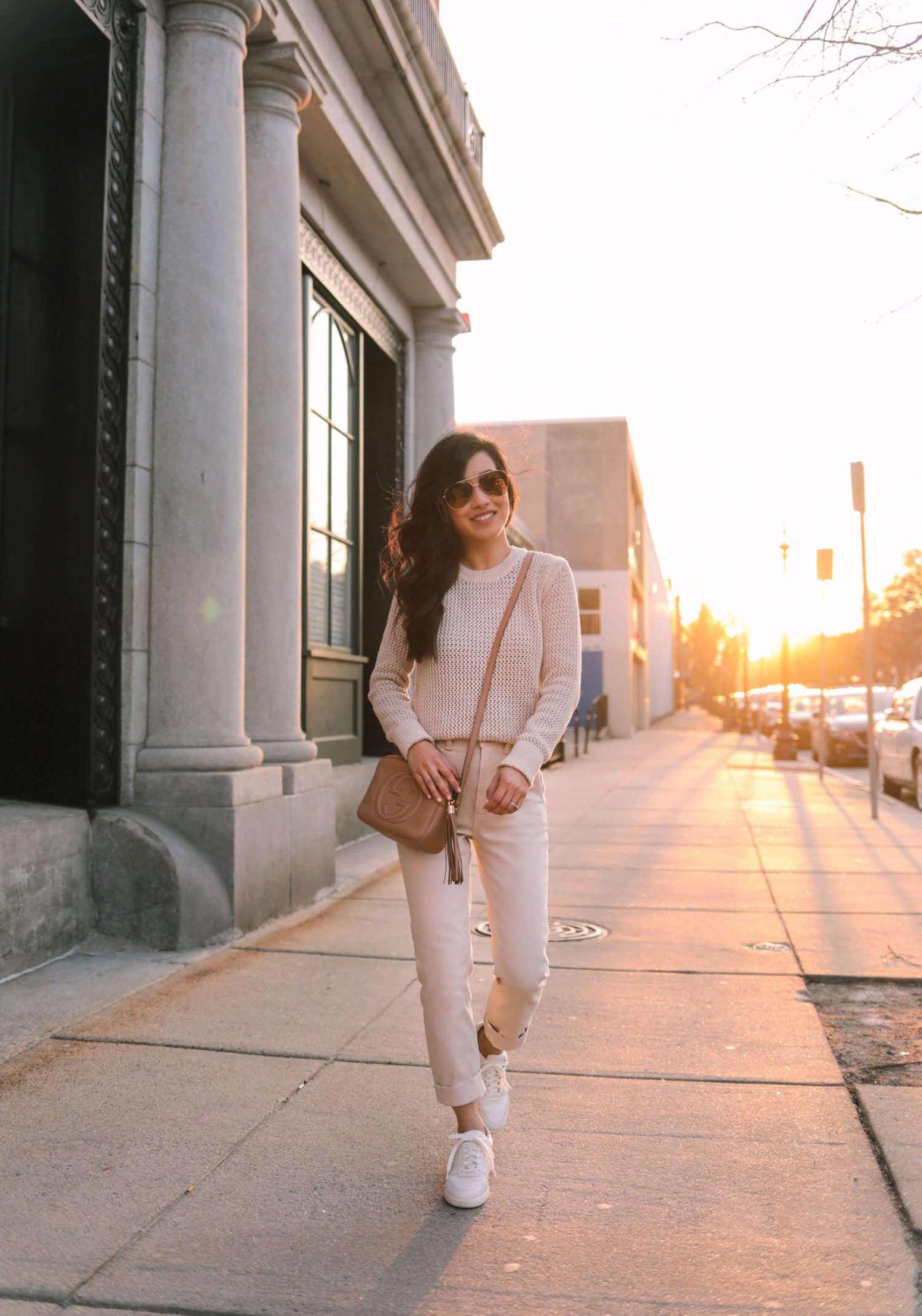 casual sneaker outfits for petite women