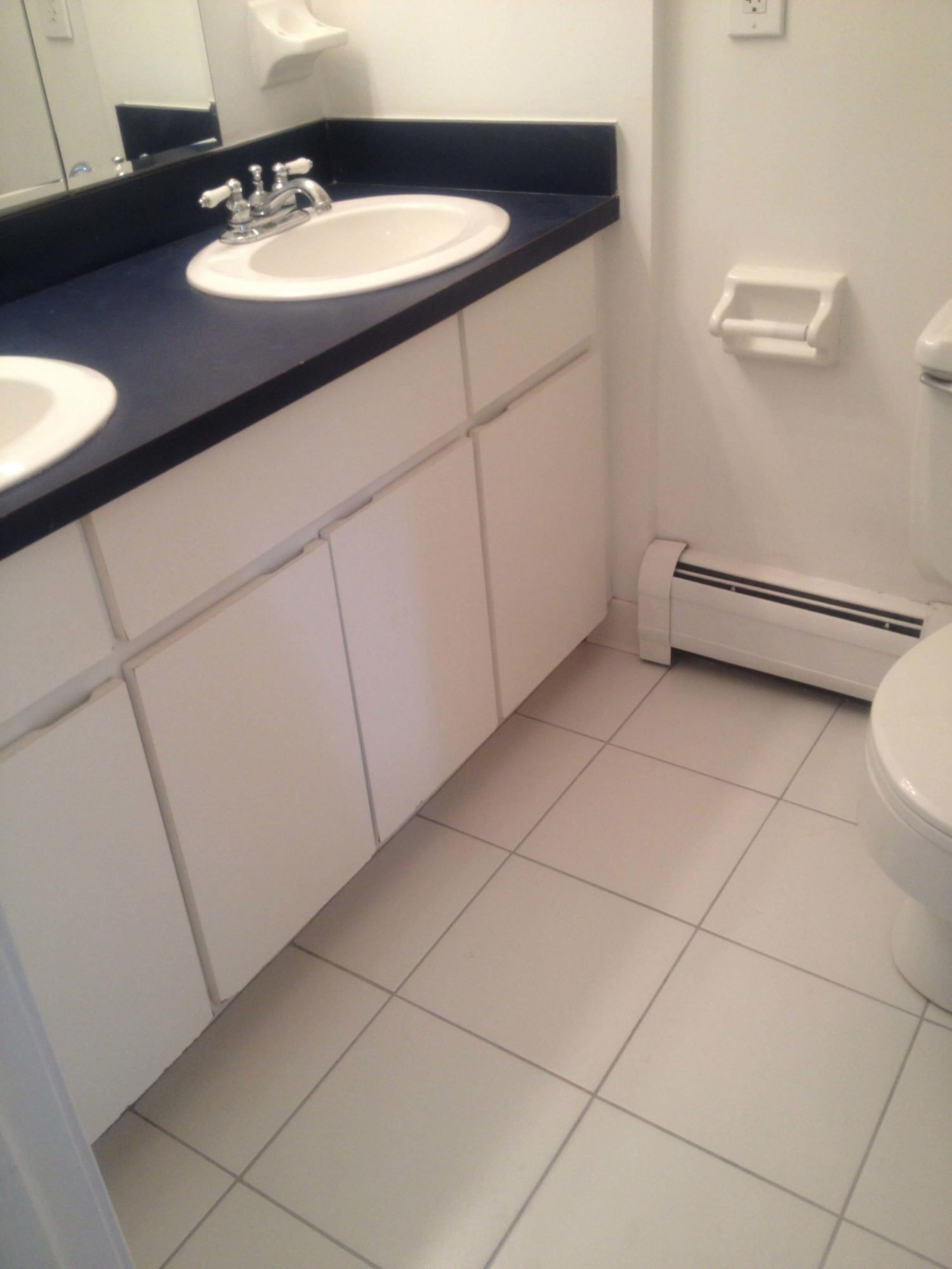 condo bathroom before renovation