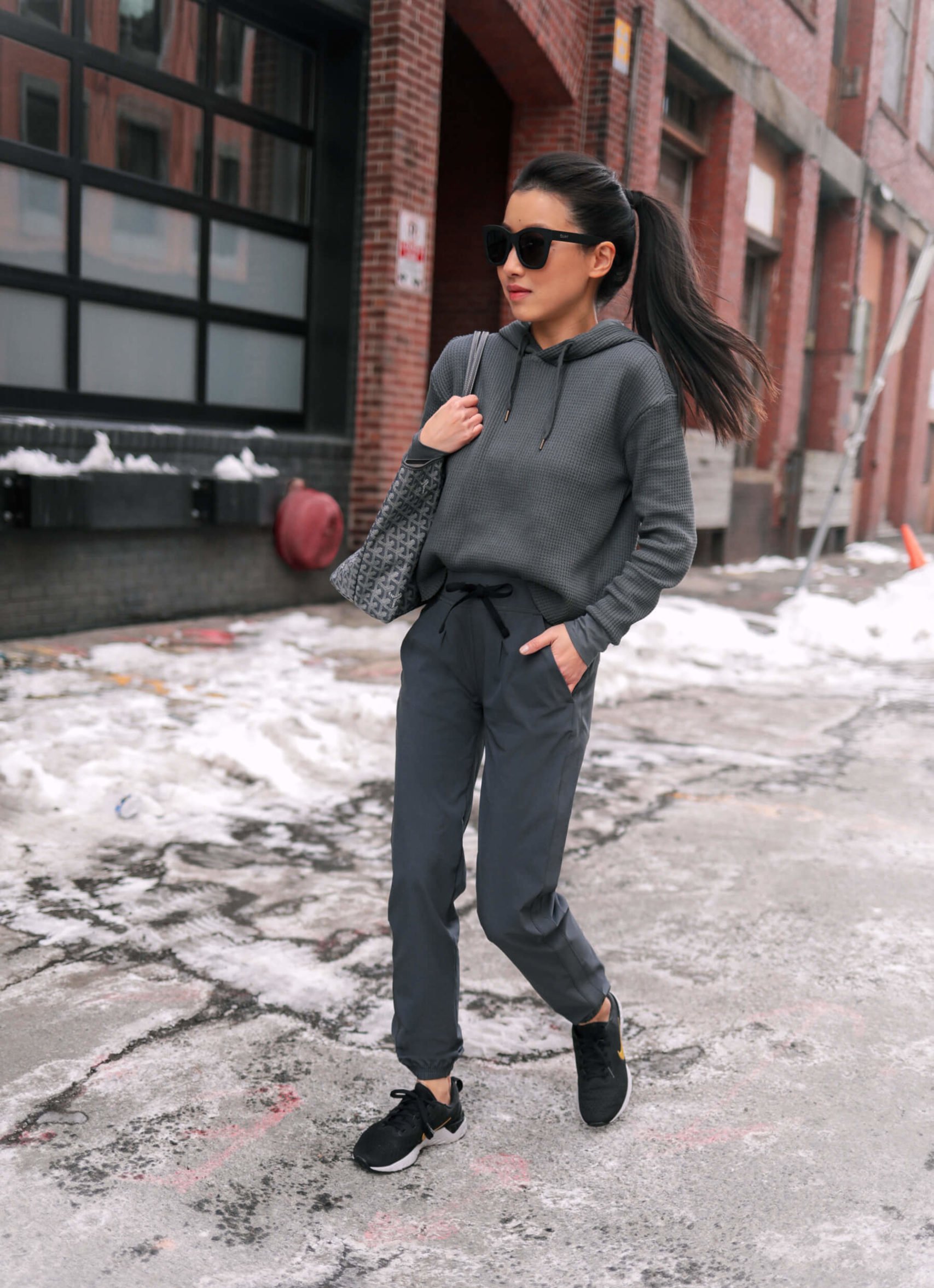 petite athleisure workout pant outfit ideas