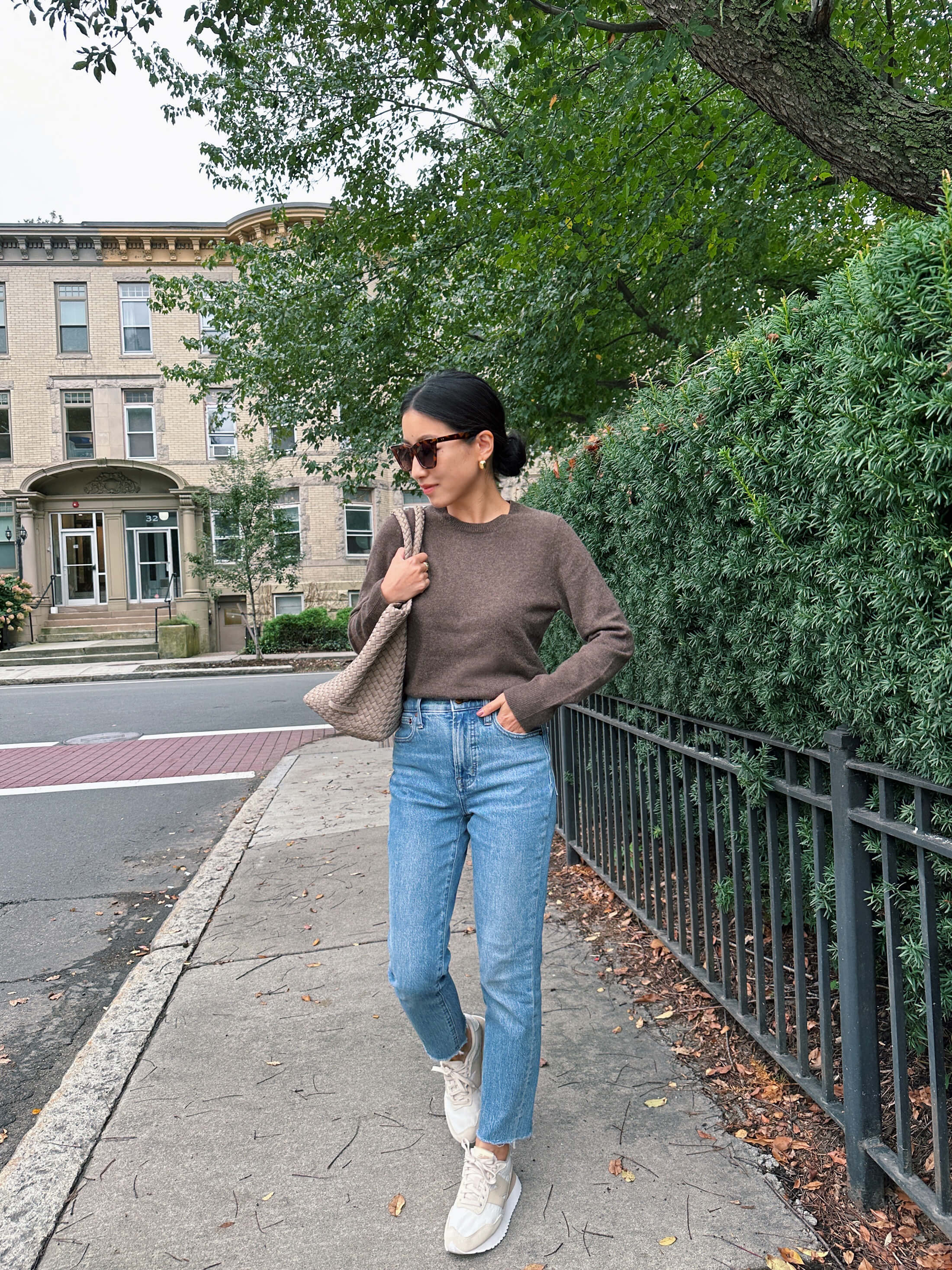 quince brown cashmere sweater madewell petite perfect vintage jeans