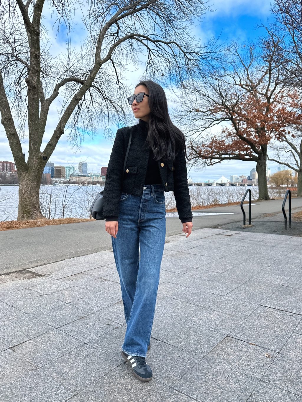 petite friendly spring outfits levis abercrombie jacket adidas sambas