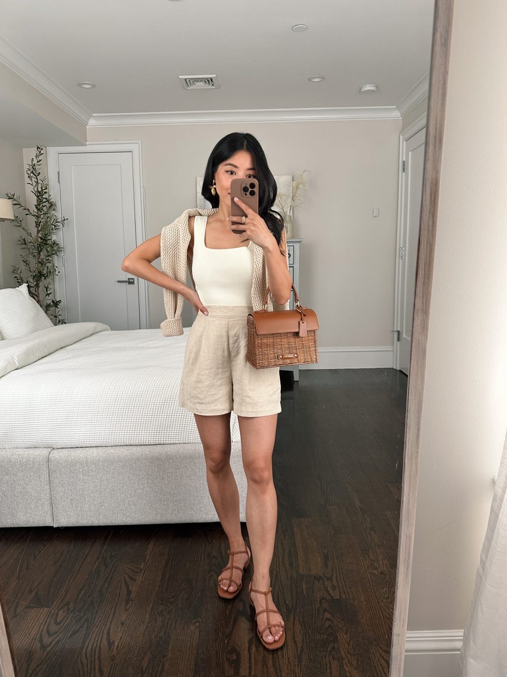 petite spring outfits gap shorts woven bag