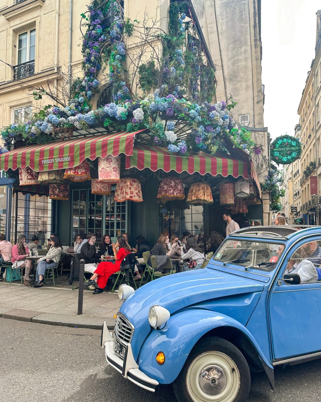 maison sauvage paris scenes